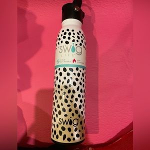 Swig Flip and Sip water bottle